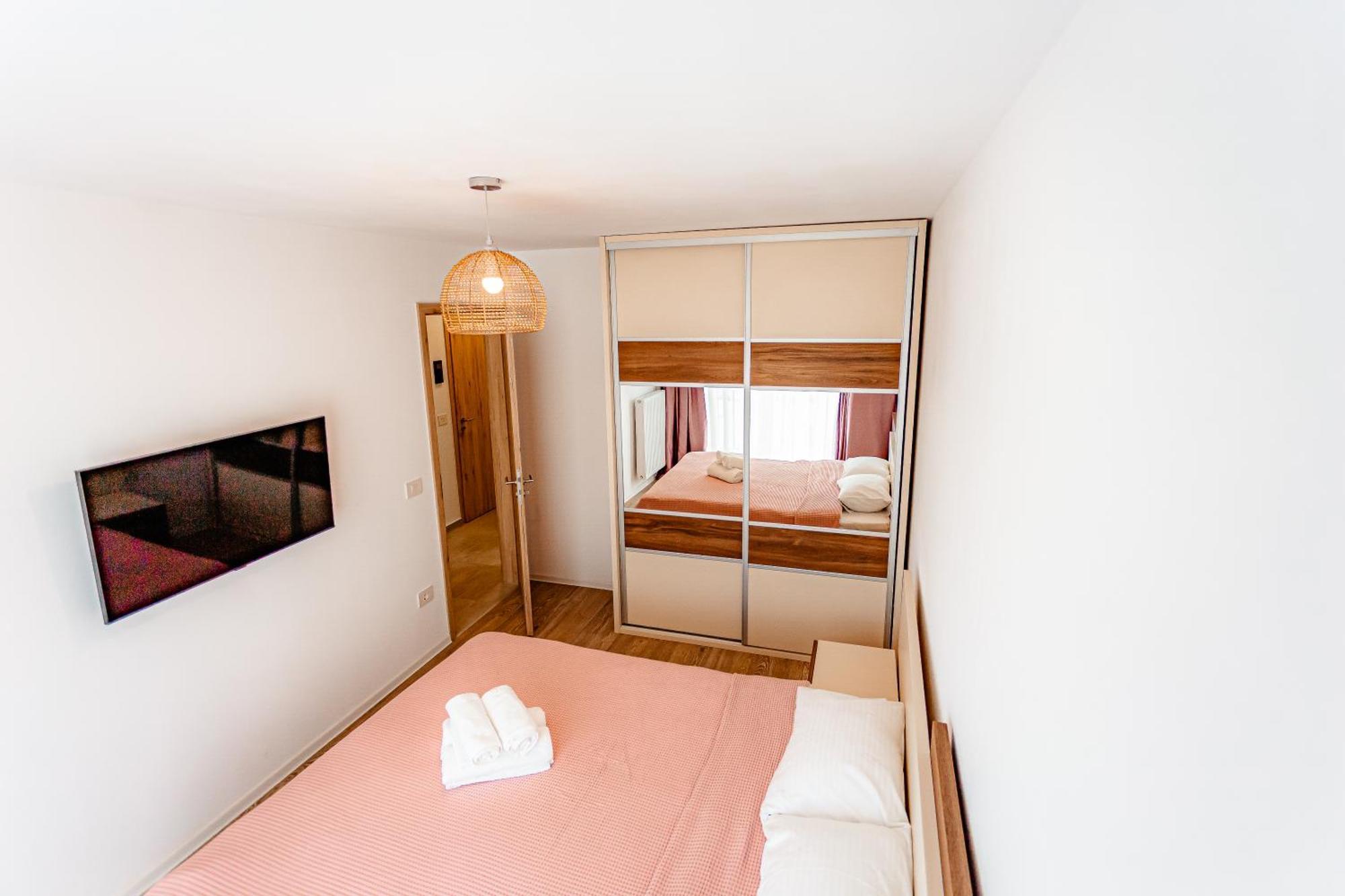 Appartamento B&v 203 Coresi - Elegant Mountain Retreat *